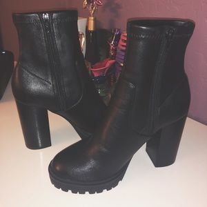 STEVE MADDEN BLOCK HEEL BOOTS